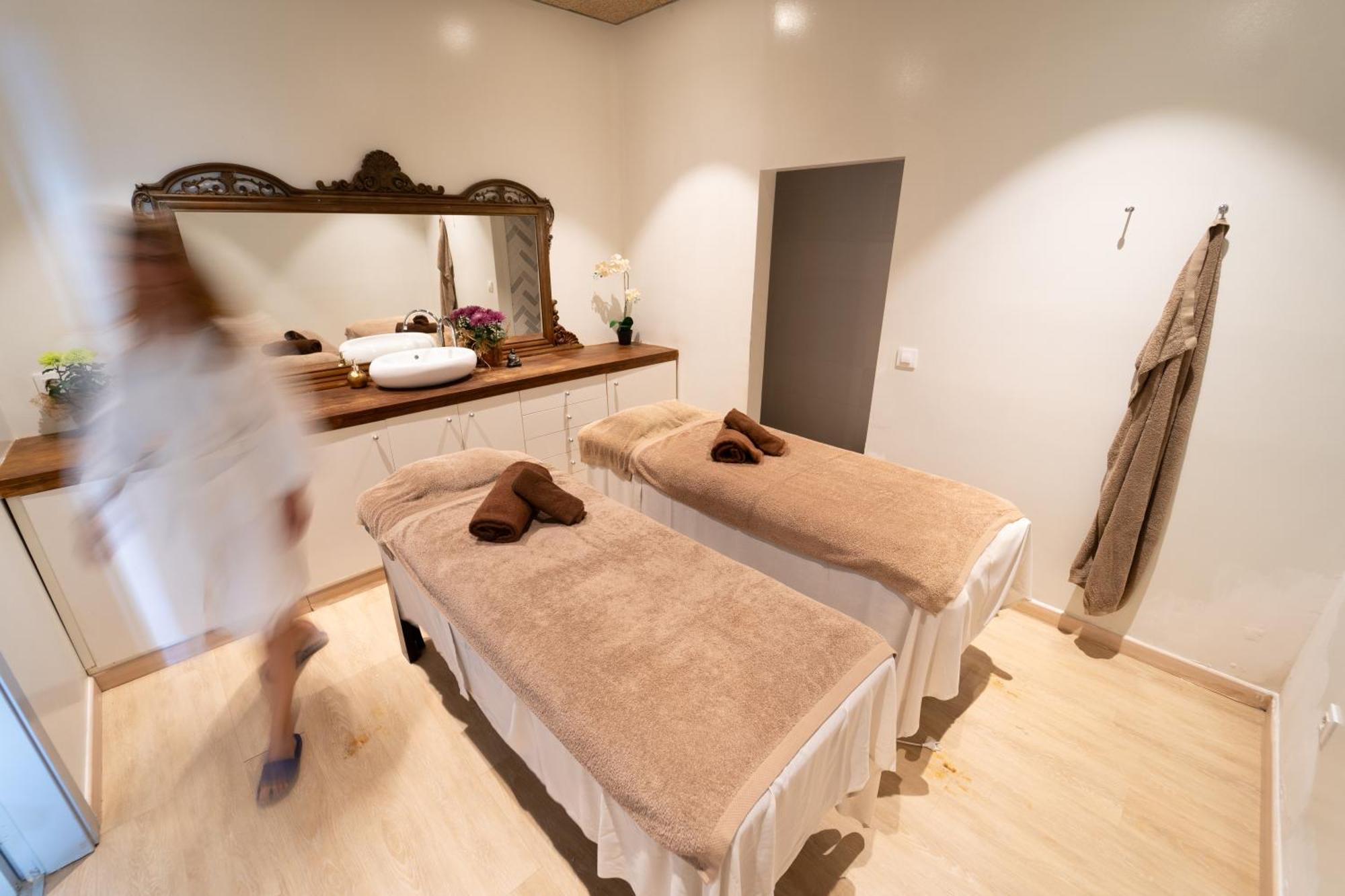 Hotel & Apartaments Thalassa Sport & Spa Roses Exterior photo