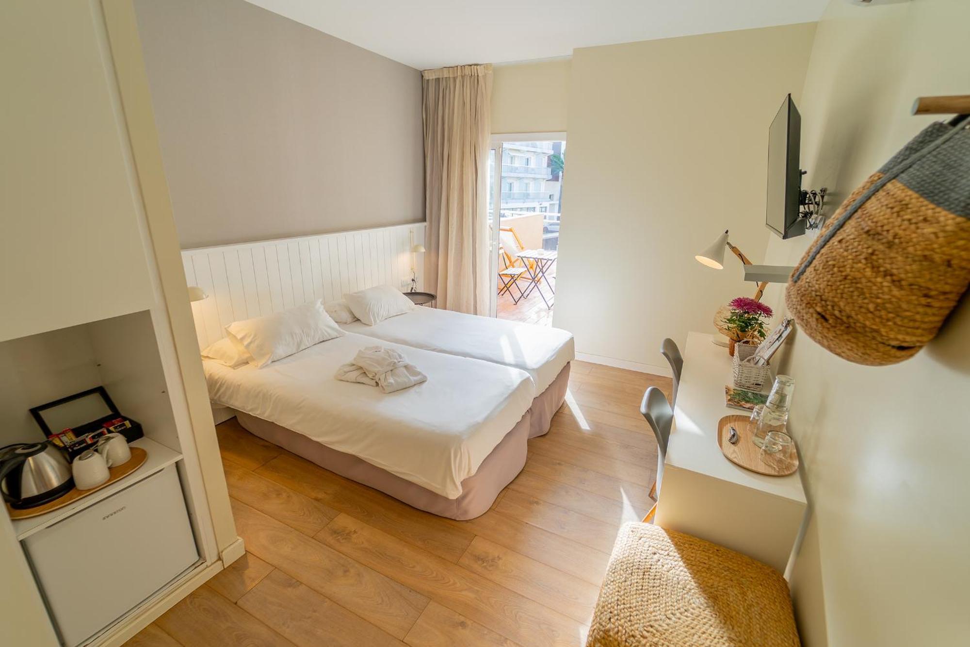 Hotel & Apartaments Thalassa Sport & Spa Roses Exterior photo