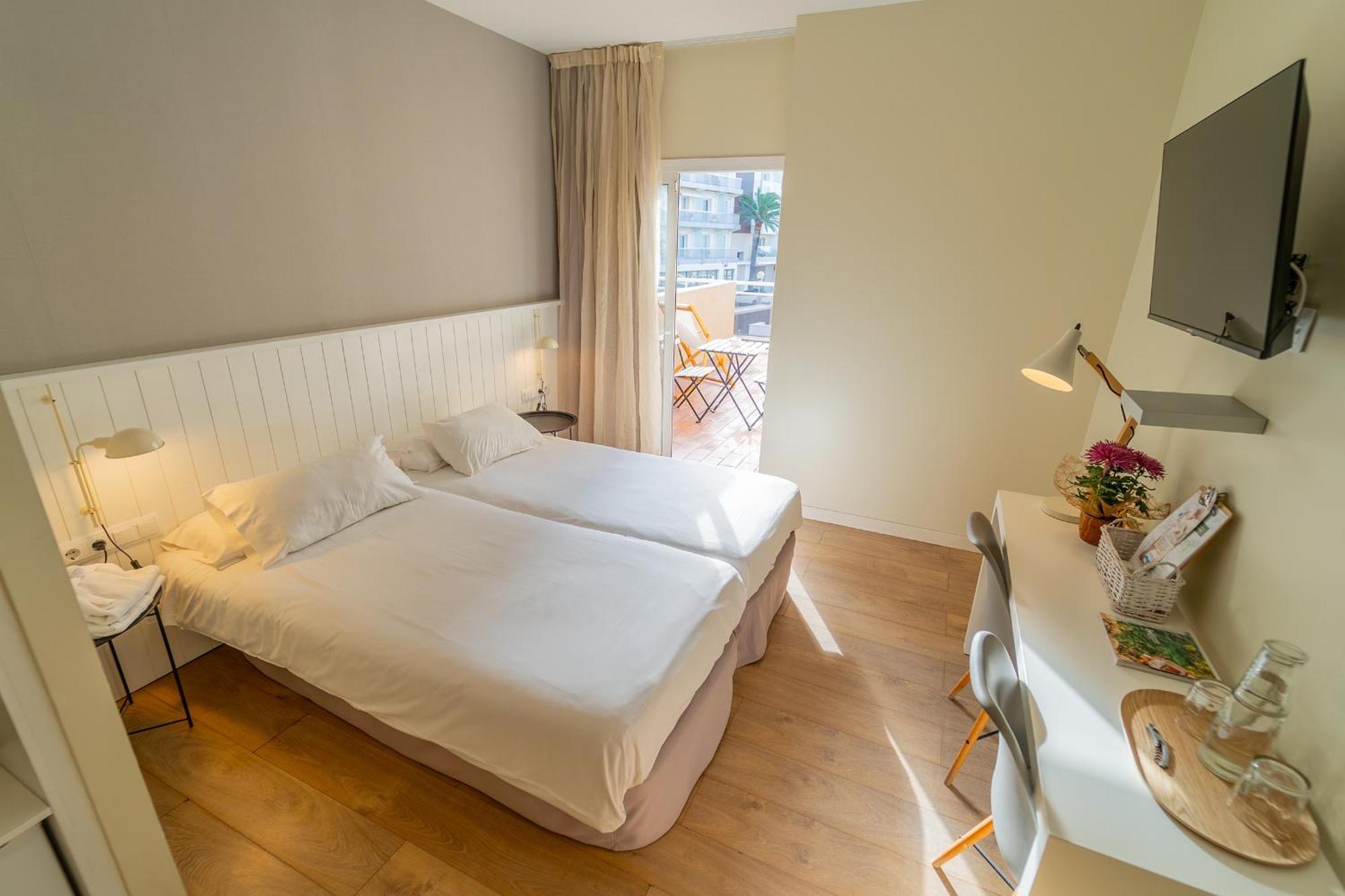 Hotel & Apartaments Thalassa Sport & Spa Roses Exterior photo